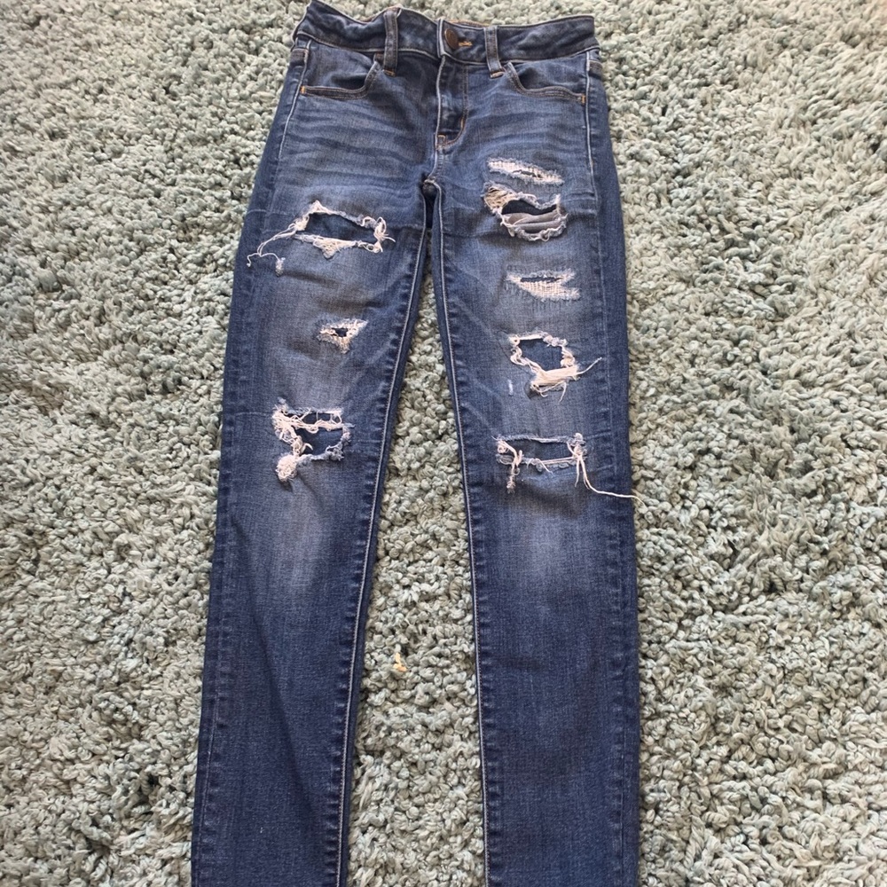 SUPER CUTE PATCHED AMERICAN EAGLE JEANS